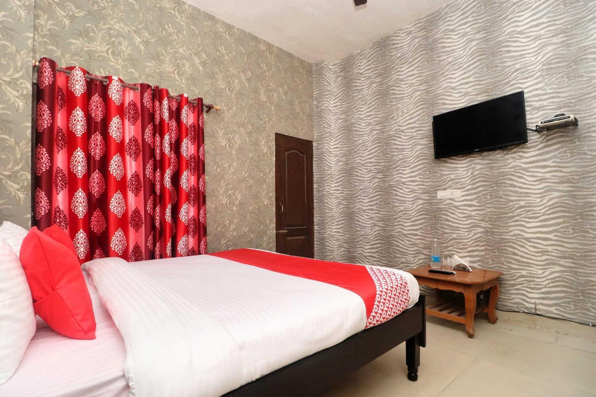Oyo Hotel Aryan Plaza Chandīgarh Esterno foto