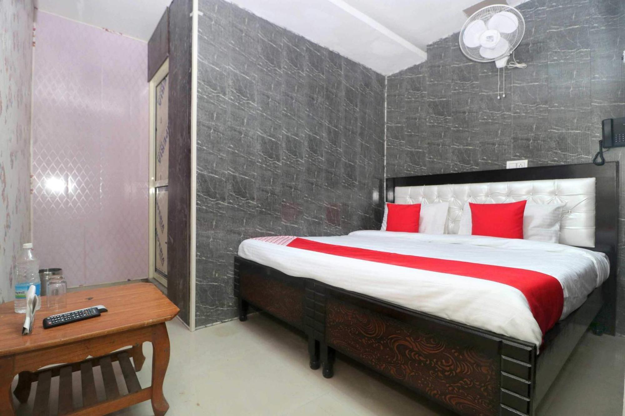 Oyo Hotel Aryan Plaza Chandīgarh Esterno foto