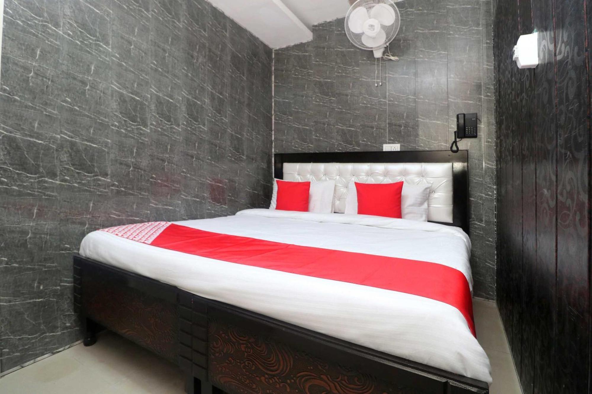 Oyo Hotel Aryan Plaza Chandīgarh Esterno foto