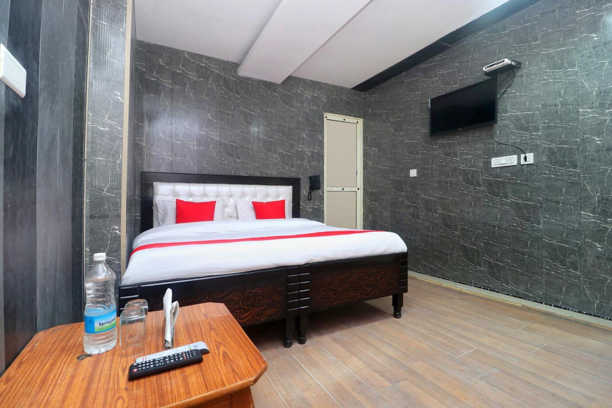Oyo Hotel Aryan Plaza Chandīgarh Esterno foto